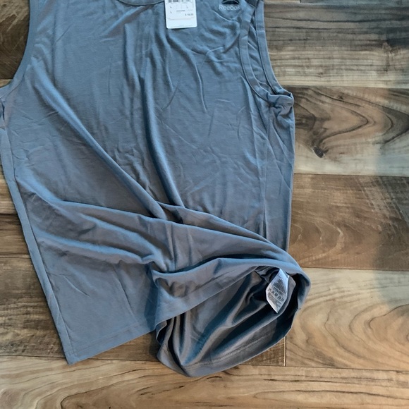 Men’s Reebok Tank - Picture 4 of 6